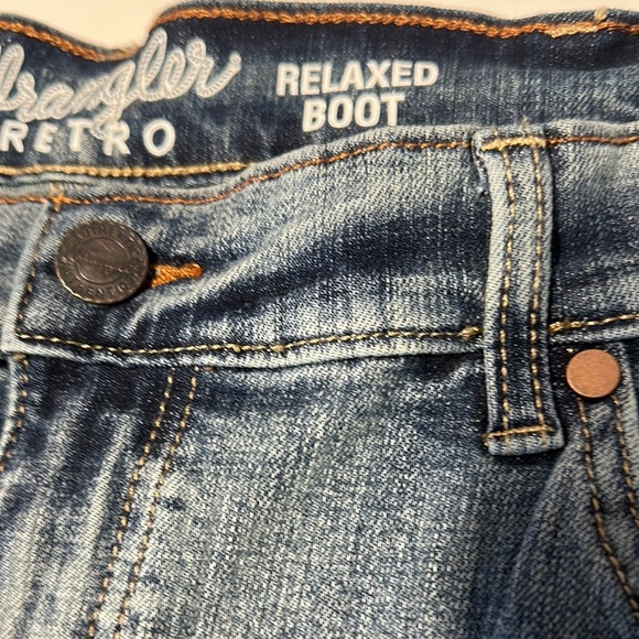 Wrangler Blue Relaxed Fit Jeans with Distressed Style - Picture 6 of 11